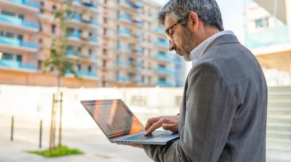 Business professional reviewing backlink strategy on laptop for local SEO